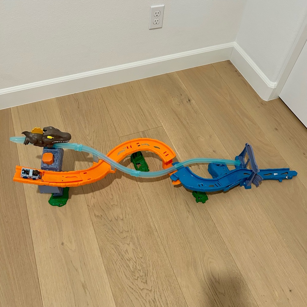 Hot wheels track